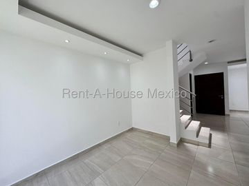 Casa en Renta en Urban Corridor | 3 Recámaras | Alberca | Gimnasio | Seguridad 24/7 / DG