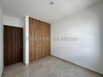 Casa en Renta en Urban Corridor | 3 Recámaras | Alberca | Gimnasio | Seguridad 24/7 / DG