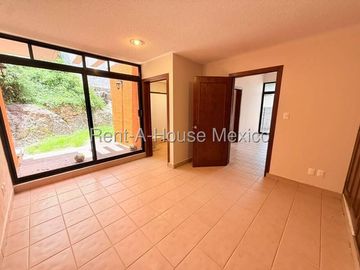 Casa en Renta en Loma Dorada | 4 Recámaras | Vista Panorámica | Cochera para 4 Autos / DG