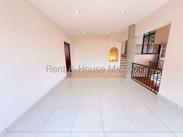 Casa en Renta en Loma Dorada | 4 Recámaras | Vista Panorámica | Cochera para 4 Autos / DG