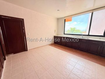 Casa en Renta en Loma Dorada | 4 Recámaras | Vista Panorámica | Cochera para 4 Autos / DG