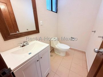 Casa en Renta en Loma Dorada | 4 Recámaras | Vista Panorámica | Cochera para 4 Autos / DG
