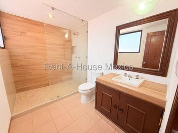 Casa en Renta en Loma Dorada | 4 Recámaras | Vista Panorámica | Cochera para 4 Autos / DG