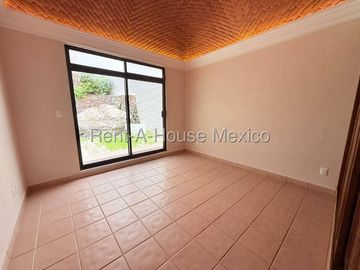 Casa en Renta en Loma Dorada | 4 Recámaras | Vista Panorámica | Cochera para 4 Autos / DG