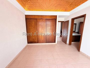 Casa en Renta en Loma Dorada | 4 Recámaras | Vista Panorámica | Cochera para 4 Autos / DG