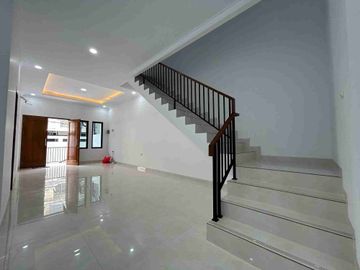 D jual rumah Brand new muara Karang