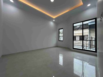 D jual rumah Brand new muara Karang