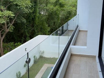 Casa de 4 Recámaras con una en Planta Baja, 12 Paneles Solares, Entrega Inmediata