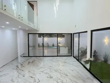 Casa de 4 Recámaras con una en Planta Baja, 12 Paneles Solares, Entrega Inmediata