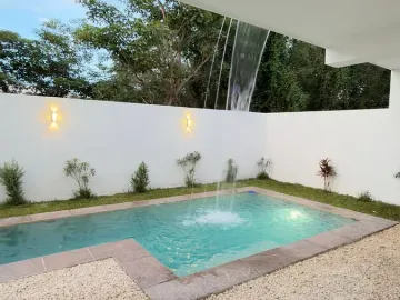 Casa de 4 Recámaras con una en Planta Baja, 12 Paneles Solares, Entrega Inmediata
