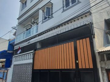 Dijual Rumah langka 3 lantai Gratis Swiming Pool di Sunter Jakarta Utara