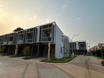 DIJUAL RUMAH CANTIK MINIMALIS SIAP HUNI POSISI HOOKDI TANAKAYU BSD (ENB266)