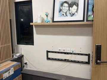 DIJUAL RUMAH CANTIK MINIMALIS SIAP HUNI POSISI HOOKDI TANAKAYU BSD (ENB266)