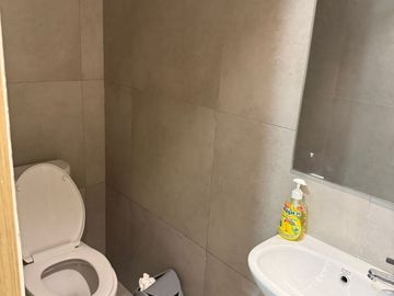 DIJUAL RUMAH CANTIK MINIMALIS SIAP HUNI POSISI HOOKDI TANAKAYU BSD (ENB266)
