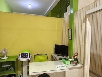 DIJUAL Ruko Minimalis 2Lt Dg Area Parkiran Luas Bercanopy Siap Pakai Lingkungan Ruko Ramai dan Berkembang Dekat Jalan Raya Utama di JL Girimoyo
