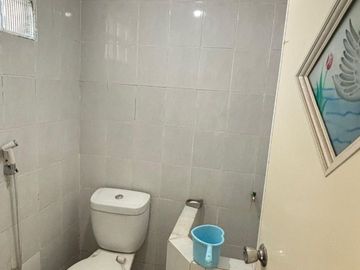 DIJUAL Ruko Minimalis 2Lt Dg Area Parkiran Luas Bercanopy Siap Pakai Lingkungan Ruko Ramai dan Berkembang Dekat Jalan Raya Utama di JL Girimoyo