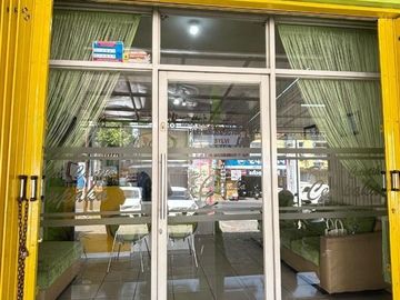 DIJUAL Ruko Minimalis 2Lt Dg Area Parkiran Luas Bercanopy Siap Pakai Lingkungan Ruko Ramai dan Berkembang Dekat Jalan Raya Utama di JL Girimoyo