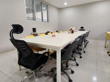 READY PRIVATE OFFICE & MEETING ROOM
