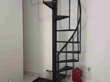 Disewakan Rumah Nyaman Depan Taman  D Raffles Hills