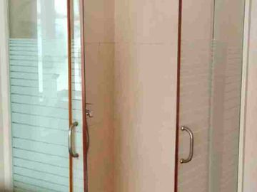 Disewakan Rumah Nyaman Depan Taman  D Raffles Hills