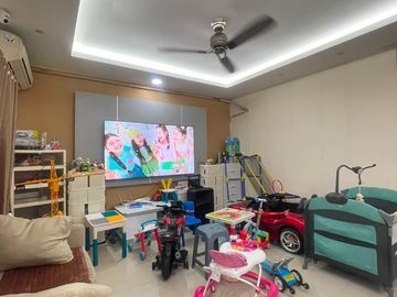 Dijual Cepat Rumah 2,5 lantai di Golden Palm Residence dekat Citra Garden City Cengkareng Jakarta Barat
