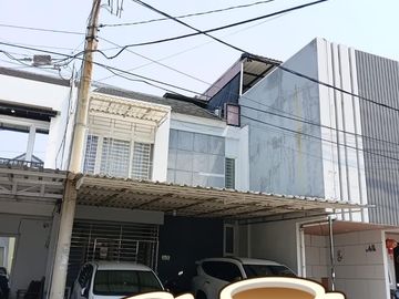 Dijual Cepat Rumah 2,5 lantai di Golden Palm Residence dekat Citra Garden City Cengkareng Jakarta Barat