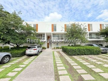 Townhouse en Venta en Santa Fe Juriquilla | 2 Recámaras | Terraza | Alberca Climatizada / DG