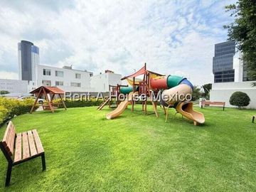 Townhouse en Venta en Santa Fe Juriquilla | 2 Recámaras | Terraza | Alberca Climatizada / DG