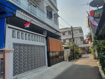 Dijual Rumah langka 3 lantai Gratis Swiming Pool di Sunter Jakarta Utara