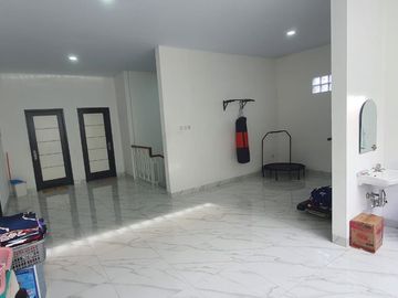 Dijual Rumah langka 3 lantai Gratis Swiming Pool di Sunter Jakarta Utara