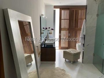 Departamento en Venta de Tres Recámaras, Balcón y Amenidades en Raíces, Lomas Country, Interlomas, Huixquilucan #26-1948