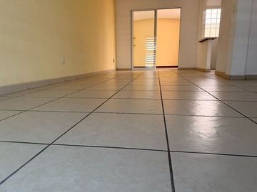 Casa en Renta en Hacienda La Gloria | Cerca de la UAQ y Centro | Alberca
