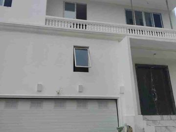DIJUAL RUMAH MEWAH BRAND NEW / FINISHING DI GOLD COAST, Pantai Indah Kapuk (PIK)