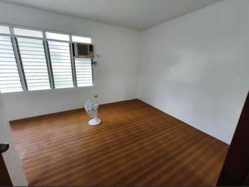 4 Bedrooms Bungalow house for Rent in West Fairview Quezon City