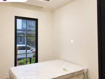 DI JUAL ATAU DI SEWA RUMAH DI CLUSTER LOUISE GADING SERPONG DI TANGERANG