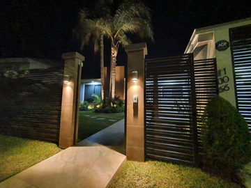 CASA EN SAN PEDRO GARCIA EN MONTERREY MUY AMPLIA, ACABADOS DE LUJO, CUENTA CON TODOS LOS SERVICIOS Y AMENIDADES.