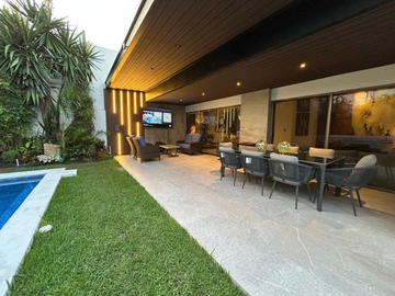 CASA EN SAN PEDRO GARCIA EN MONTERREY MUY AMPLIA, ACABADOS DE LUJO, CUENTA CON TODOS LOS SERVICIOS Y AMENIDADES.