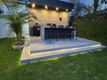 CASA EN SAN PEDRO GARCIA EN MONTERREY MUY AMPLIA, ACABADOS DE LUJO, CUENTA CON TODOS LOS SERVICIOS Y AMENIDADES.