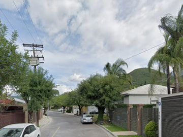 CASA EN SAN PEDRO GARCIA EN MONTERREY MUY AMPLIA, ACABADOS DE LUJO, CUENTA CON TODOS LOS SERVICIOS Y AMENIDADES.