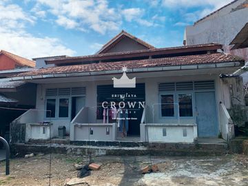 Dijual tanah bonus bangunan cocok jadi kosan di Jalan Ogan, Bukit Lama , Kota Palembang.