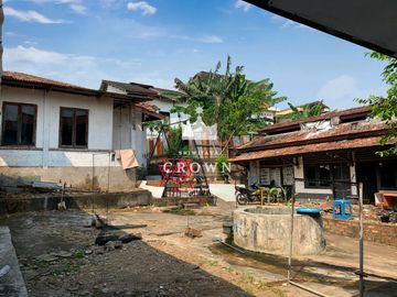 Dijual tanah bonus bangunan cocok jadi kosan di Jalan Ogan, Bukit Lama , Kota Palembang.