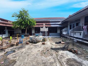 Dijual tanah bonus bangunan cocok jadi kosan di Jalan Ogan, Bukit Lama , Kota Palembang.