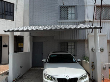 CASA EN SAN PEDRO GARCIA EN MONTERREY MUY AMPLIA, ACABADOS DE LUJO, CUENTA CON TODOS LOS SERVICIOS Y AMENIDADES.