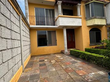 CASA EN PRIVADA POR EL POLVORIN
