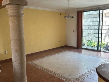 CASA EN PRIVADA POR EL POLVORIN