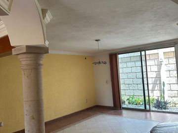 CASA EN PRIVADA POR EL POLVORIN