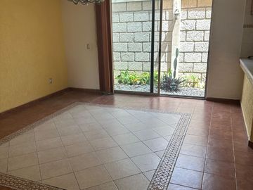 CASA EN PRIVADA POR EL POLVORIN