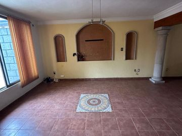 CASA EN PRIVADA POR EL POLVORIN