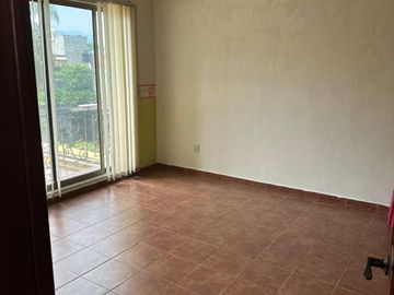 CASA EN PRIVADA POR EL POLVORIN
