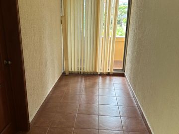 CASA EN PRIVADA POR EL POLVORIN